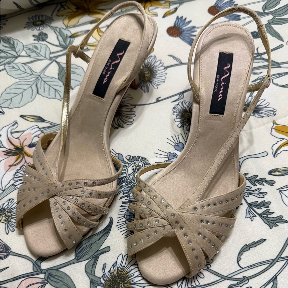 Nina Champagne Strappy Sandals with Rhinestone Accents Size 9 S0371